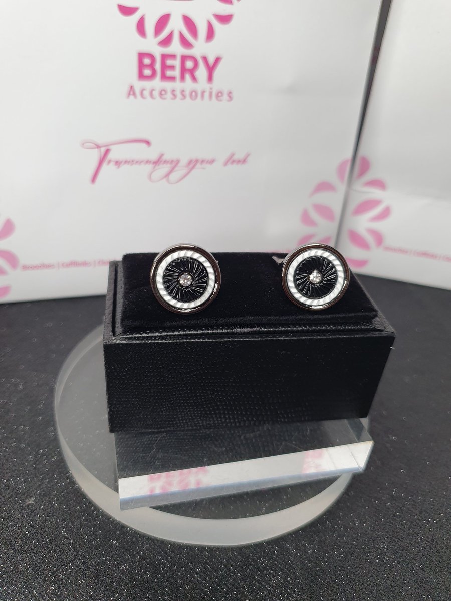 beryaccesories's tweet photo. Premium Cufflinks 
Price: #5000
Colour: Black and white 
Order: DM/WHATSAPP (08089677280) https://t.co/PVKaHS0Sgm