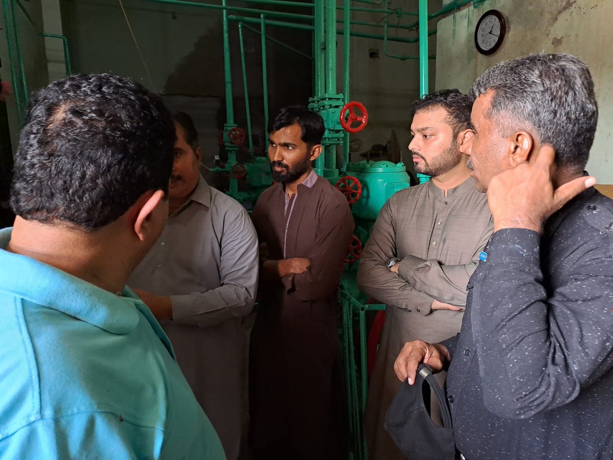 A team of #SEPA #Mirpurkhas sealed an ice factory in #Digri town on complaints of its leakage of ammonia ⛽ which caused health problems to people of surrounding area. Earlier a chance of personal hearing was given to 🏭 owner who failed to defend his act of #polluting