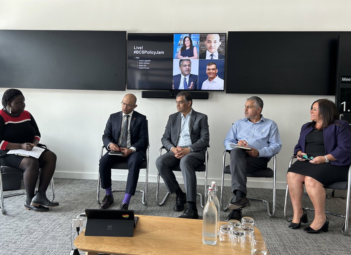 Now time for a panel discussion with @bcs and @DigiLeaders discussing the use of AI

“We want to use technology to really improve citizens lives and to create seamless journeys across DWP and across government” @JacquiLeggetter 📢

#DLWeek #BCSPolicyJam