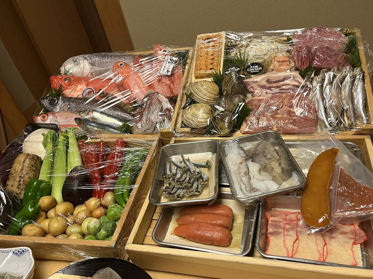 Macarthur_X's tweet photo. ひたすら食って飲む。 https://t.co/B73FU22r6B