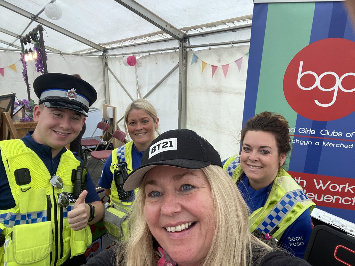 Great to meet PCSO's today Jackson , Lisa, Claire great fun playing our reaction game community engagement with students  @SWPNeathPTalbot @SWPSwansea @BGCWales @NPT_YS