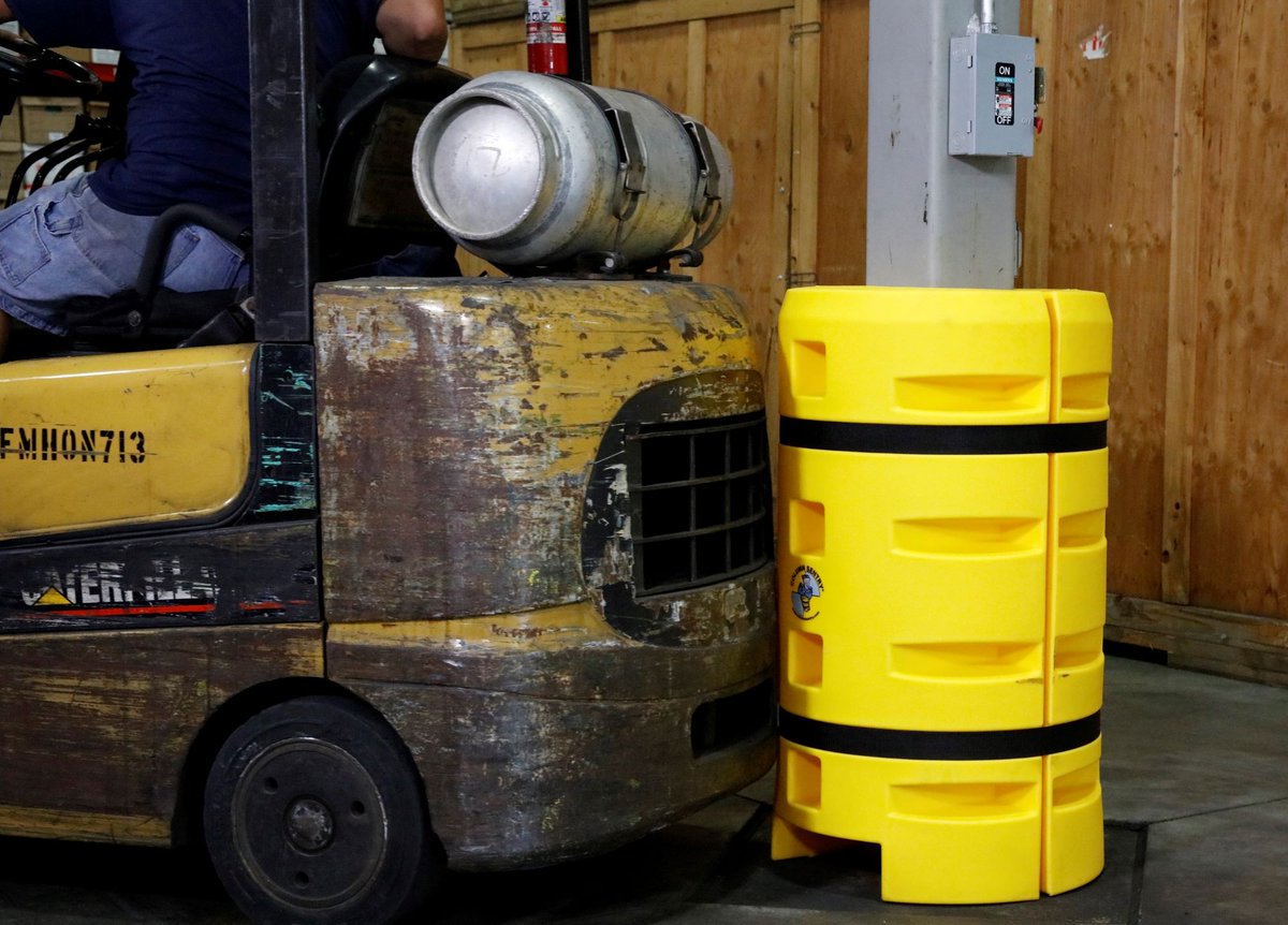 SentryProtect's tweet photo. Protect one of your biggest capital investments. Damage to a building column can reduce its load carrying capacity and even create the risk of collapse. Column protection minimizes the force of forklift impact and damage to columns and surrounding supports. #ColumnSentry https://t.co/2hYJ7RPrg4