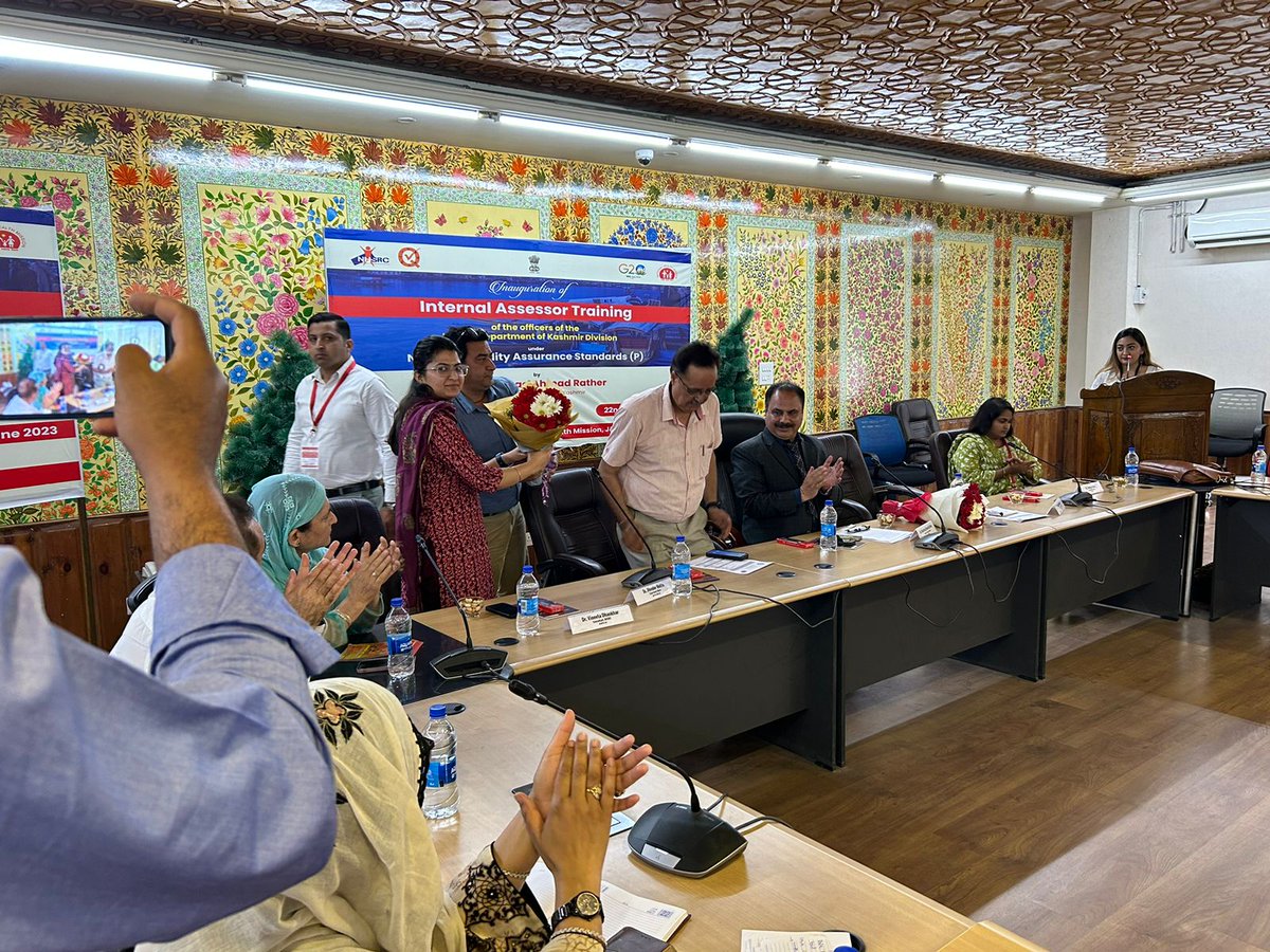 NHMJK5's tweet photo. Internal Assessors training under NQAS initiated in Kashmir Division.
Director Health Kashmir stressed upon participants to fill identified gaps in Health Institutions for expediting the process of national certification under NQAS.

https://t.co/SWGwg5ATuf https://t.co/iS1U76Tktf
