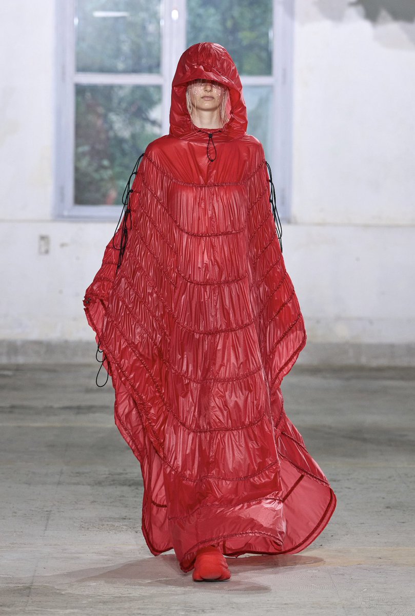 gigiwritesss's tweet photo. Only going out in the rain if I’m wearing one of these RAINS SS24 looks. https://t.co/rwaA8upFKO