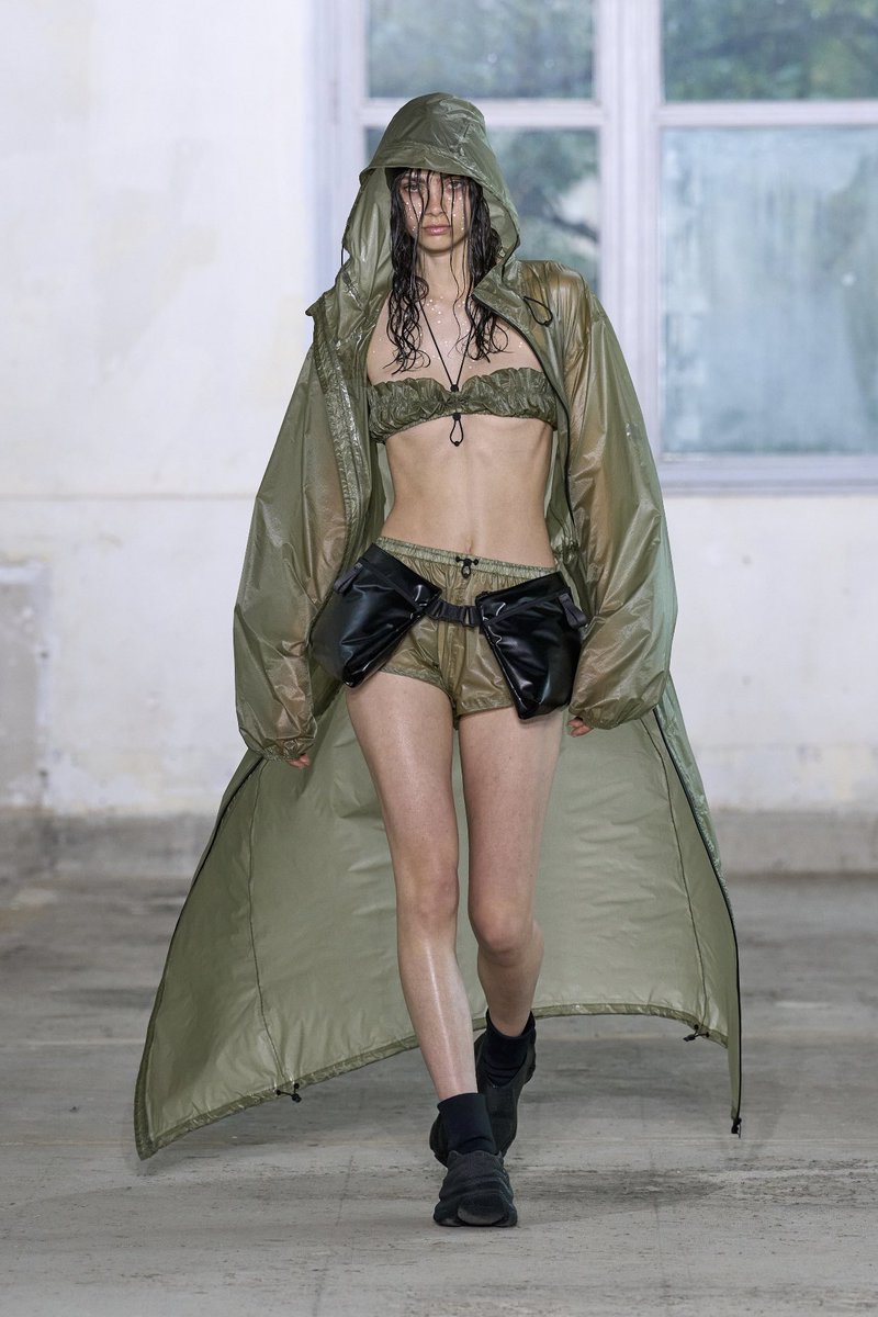 gigiwritesss's tweet photo. Only going out in the rain if I’m wearing one of these RAINS SS24 looks. https://t.co/rwaA8upFKO