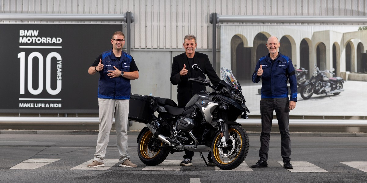 Big news! 📣

The one millionth GS has rolled off the production line in Berlin! Stay tuned for the next chapter: the reveal of the all-new BMW #R1300GS during the opening of the BMW Motorrad Welt on 28 September!

#MakeLifeARide #R1250GS #SpiritOfGS #BMWMotorrad