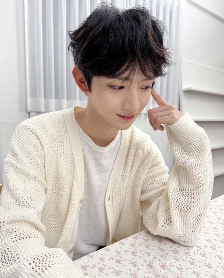 yseglobal's tweet photo. [230622]  

🌟 yh_star.trainee  update

hello! i'm your great singer, Dambi Seungeon 🤍 💘 how have eondeoks been? 🐣 for this cover song, it's a ballad song that i wanted to show you, so i prepared it dilligently 🔥 i had a lot of fun filming and was happy!

#YOOSEUNGEON #유승언 https://t.co/ggnQdes3wQ