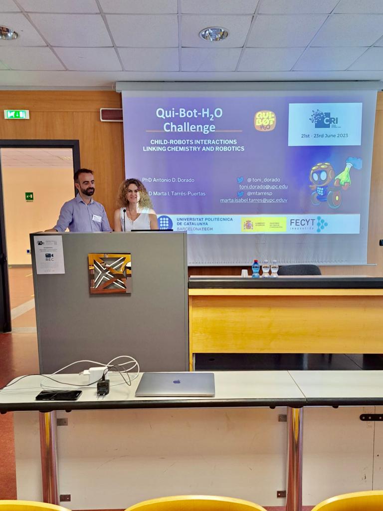 mtarresp's tweet photo. 📣 Expliquem  a Milà @unimib l'experiència d'utilitzar les QuiBots 🤖🧪amb nenes i nens de 44 centres educatius de Catalunya. Gran acollida! 🫶Neixen nous reptes amb col.laboradors internacionals 🌍 @la_UPC @CampusManresa https://t.co/cBMQYOZQto