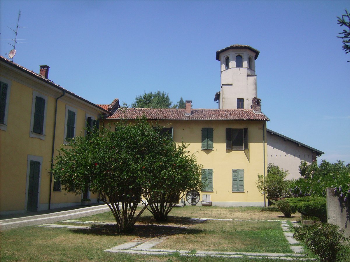WebANTV's tweet photo. Una cascina nella campagna milanese a Ozzero.
#Ozzero #Milano #Lombardia #cascina #WebANTV https://t.co/8dvsSBpBWP