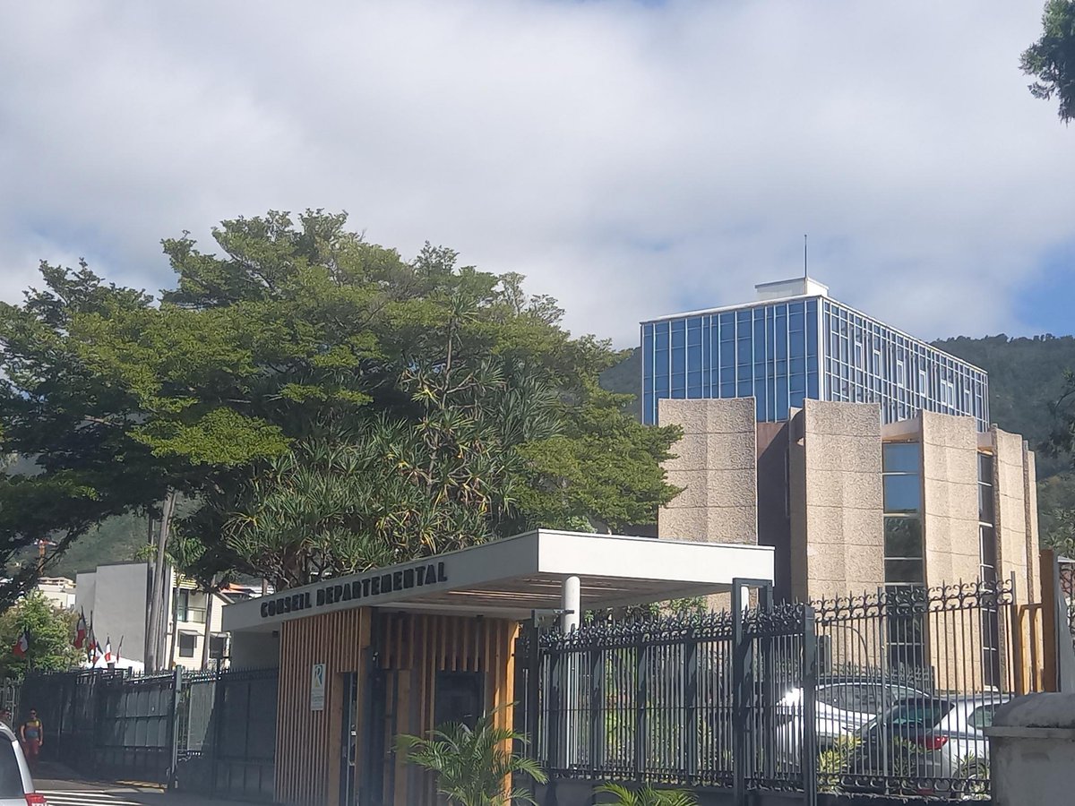 Sophie était en immersion au CD de La Réunion pour rencontrer les directions. Une série d'entretiens pour comprendre les usages et attentes dans la gestion et la valorisation des données dans le cadre de notre accompagnement pour écrire le schéma directeur SIG.
#projet #sig