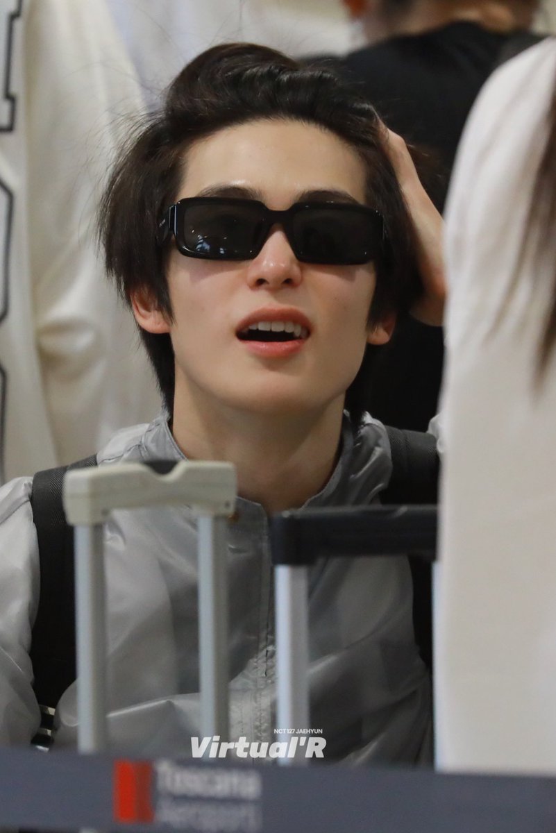 NCT Jaehyun looks handsome as ever in new pictures (via <a href="/VirtualR214/">𝙑𝙞𝙧𝙩𝙪𝙖𝙡'𝙍</a>)