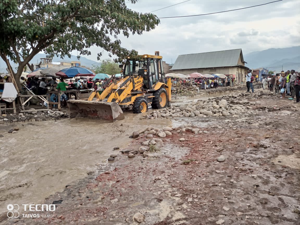 ⚠️ Floods ALERT ⚠️🔇

🌧️After a heavy downpour last night uphill in Mountain Rwenzori, river Nyamwambwa has burst it’s banks. 

🏠The incident has left villages of, Nyakasanga, Kamwirikwizi, Saluti A&amp;B, Mawa Market, Kitoro and Kisagazi at risk. 

🚧Kirembe road has been cut off