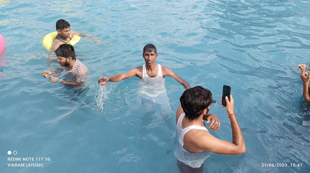 Making a splash and having a blast! 💦😎 #WaterFun #ChillTime #GoodVibesOnly #SummerVibes 
#swimmingpool #hotel_Golden_palace
#poolfun #rajasthanturisum 😍.. *Ayush*✍
🍃💞🌷♈🅿💞🌷🍃🇮🇳🇮🇳
༄𝓥𝓲𝓴𝓻𝓪𝓶࿐
━━╬٨ـﮩﮩ❤٨ـﮩﮩـ╬━❤️❥❥═══