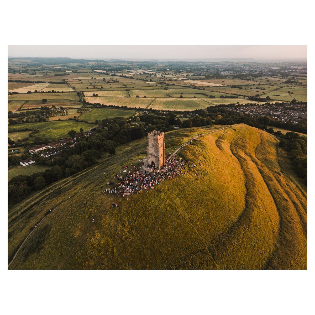 Summer Solstice sunset over Glastonbury Tor © Chris Bailey 2023 📸

#SummerSolstice #GlastonburyTor #Glastonbury2023 #Glastonbury #Solstice #GlastonburyUK #DJI #Drone #Droneography #LandscapeLovers #Photography