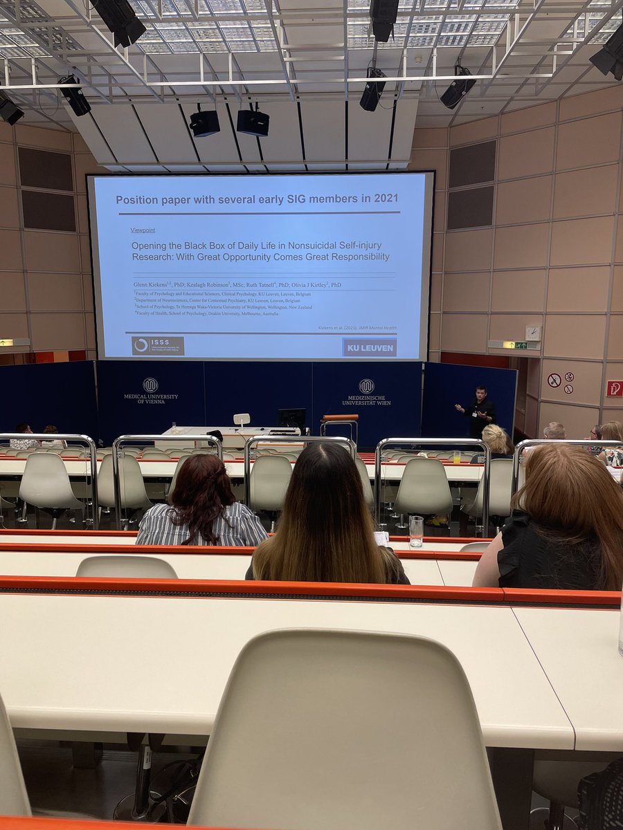 Our amazing Dr <a href="/GKiekens/">Glenn Kiekens - gkiekens.bsky.social</a> from the <a href="/ccp_leuven/">Center for Contextual Psychiatry</a> is again convincing everyone - this time at the <a href="/ITripleS/">ISSS</a> conference - of the importance of investigating self-injury in everyday life! 👏📱