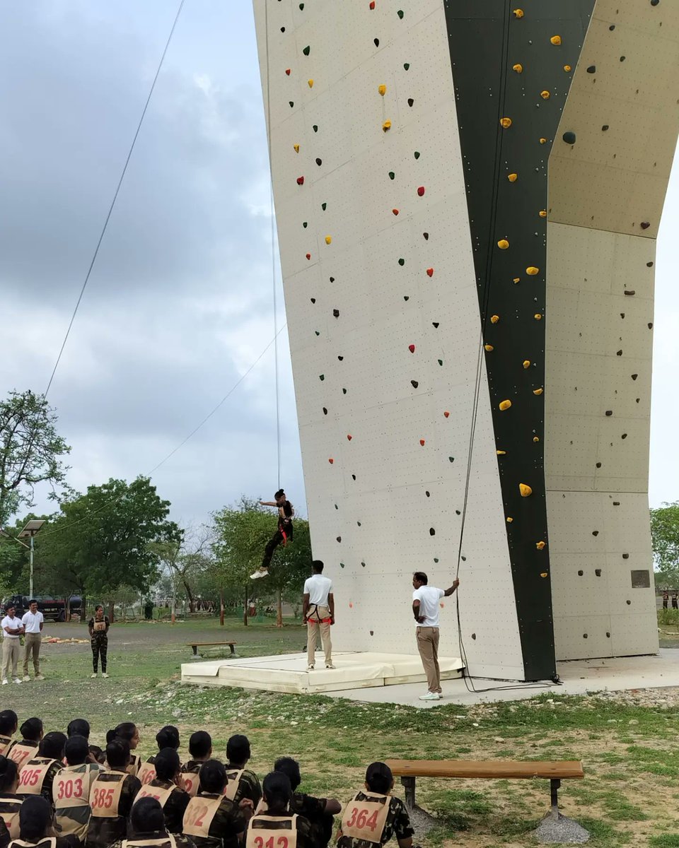 Rock climber at PTC JUNAGADH

LR BATCH NO 20

@CMOGuj 
@sanghaviharsh 
@GujaratPolice 
@VikasSahayIPS 
@MayanksinhC 

#gujaratpolice
#policetraining