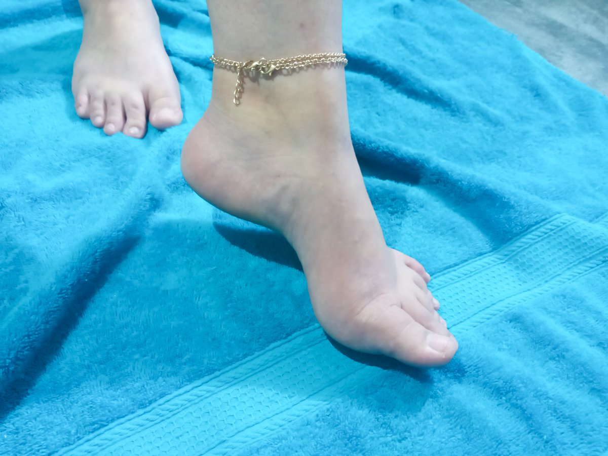 MiaCuteFeet's tweet photo. Do you like the pose of my feet?

🔥Like and Follow me🔥

🍑Retweet for more🍑 

#onlyfans #onlyfansgirl #feet #feetpic #feetpicsforsales #feet_lover #ass #buttco #butt #selling_content #sellincontent #SellingContent #fansonly https://t.co/EPlw5zE837