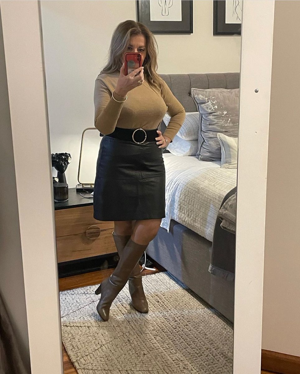 Milfs In Leather 1️⃣0️⃣k On Twitter Really Stunning Leather Skirt Milf