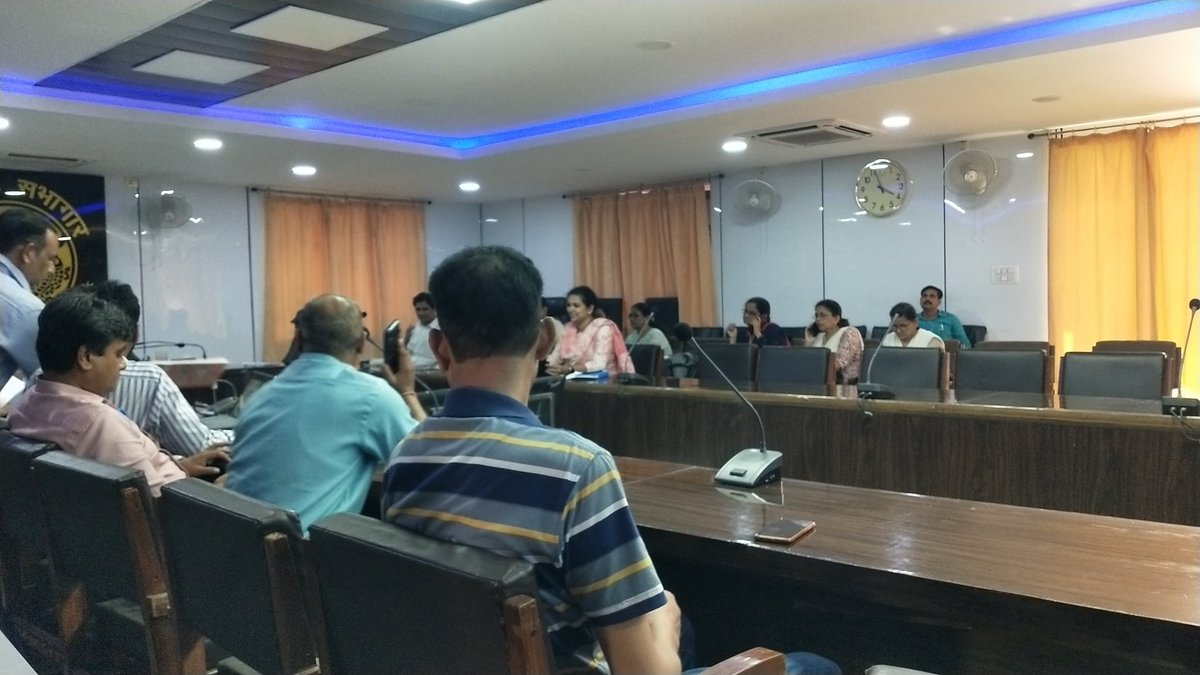 21-06-2023 में जिला स्वास्थ्य समिति की समीक्षा बैठक जिला अधिकारी आदरणीय श्री जितेंद्र प्रताप सिंह जी की अध्यक्षता में की गई,जिसमे विभाग की मई माह के समस्त कार्यो की समीक्षा करते हुए,आदेशित भी किया गया। <a href="/BagpatDm/">DM Baghpat</a> <a href="/nhm_up/">NHM UP</a> <a href="/SIFPSA/">SIFPSA</a> <a href="/SagarThakurDEO/">SAGAR THAKUR - DEO</a> <a href="/MAnwar25326362/">M Anwar</a> @DrVibhashRajput