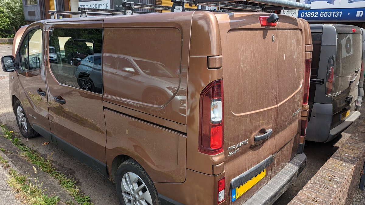 kandmcitroen's tweet image. Attention there's a Trafic jam this morning in Jarvis Brook but don't panic it's only for our aircon machine.❄️❄️

#renaulttrafic #airconditioning #castrolservice #crowborough #keepitlocal