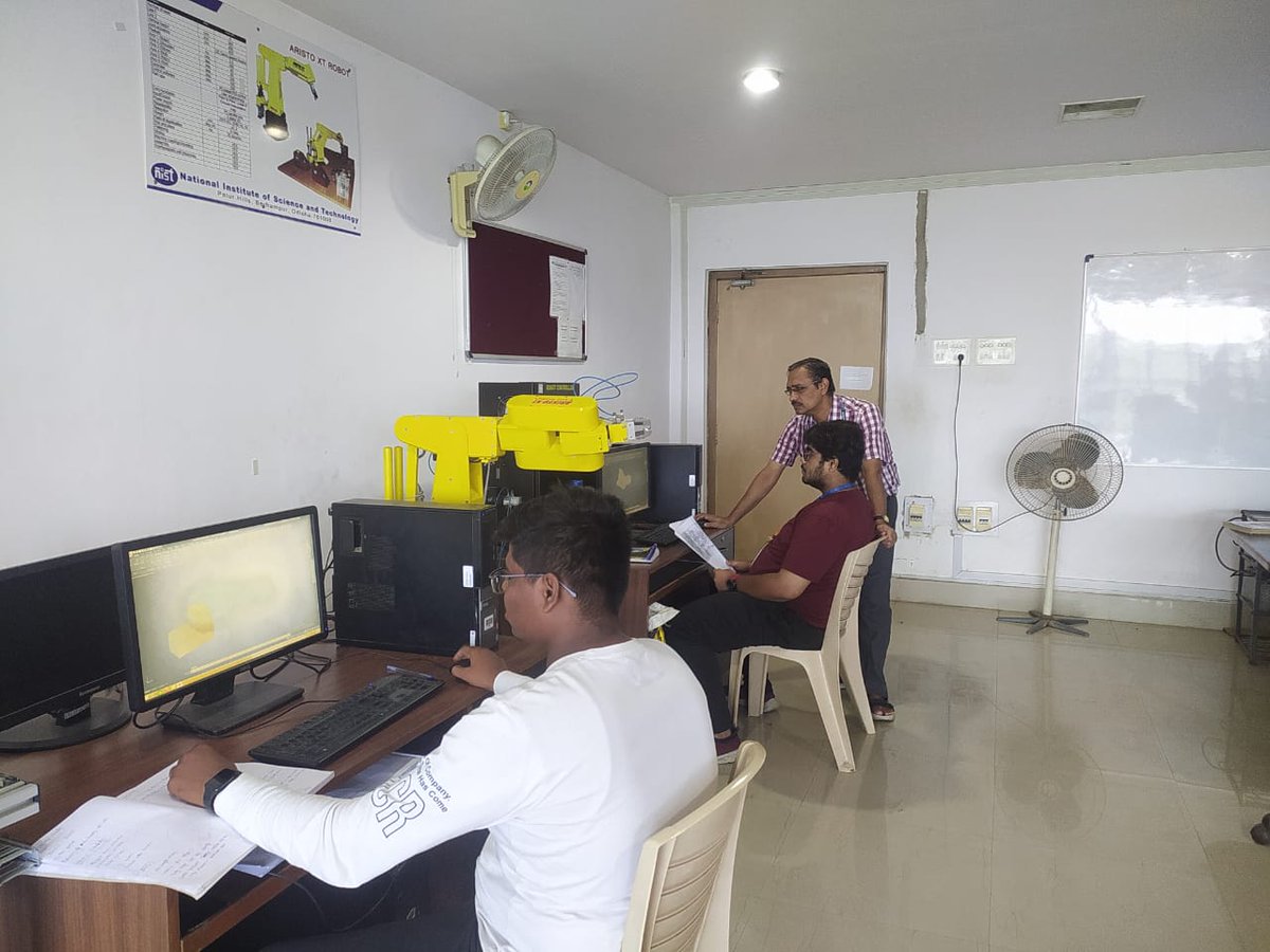 NIST_University's tweet image. The summer course training on #AutoCAD is attracting a diverse group of enthusiastic participants who are eager to delve into the world of #machinedesign and structural design. The course curriculum covers a wide range of topics, including 2D drafting, 3D modeling, assembly…