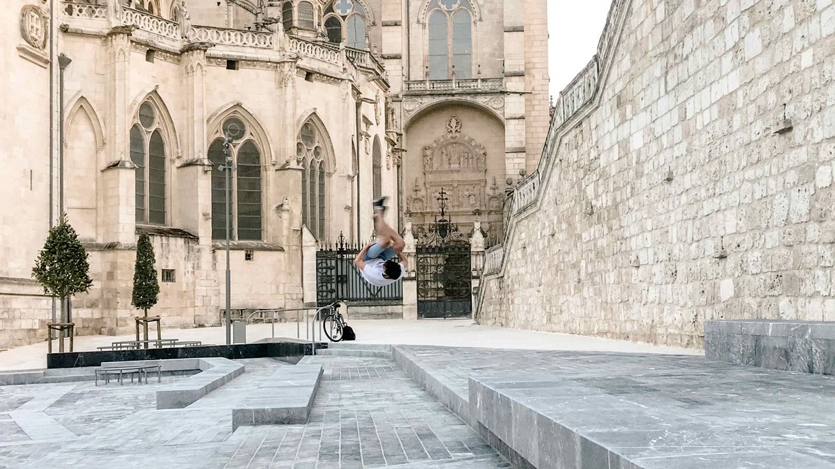 ondacerobu's tweet photo. 🔴 NOTICIAS | Los Premios de Arquitectura de #Burgos distinguen la reurbanización de Las Llanas y la Librería Llave, en la capital, y un albergue de peregrinos con spa en Hontanas. Proyectos de @AJOtaller, junto a José Luis García Grinda en el caso de Hontanas. @COABurgos https://t.co/UWV6O755oF