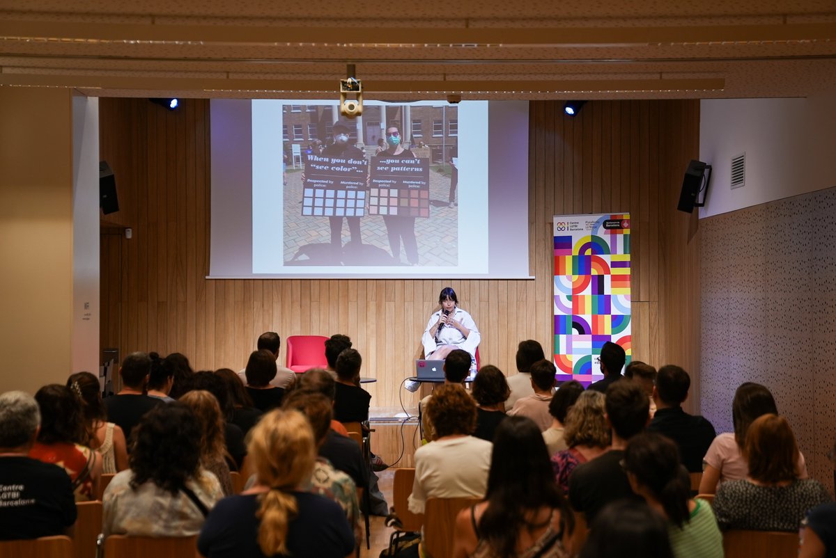 BarcelonaLGTBI's tweet photo. 🌈Avui hem gaudit d'una jornada plena de projectes, propostes i eines per pensar els museus i els equipaments culturals des d'una mirada LGTBI.

Hem après, hem gaudit, hem fet xarxa i sortim amb el cap bullint d'idees! 

Gràcies a totis per participar-hi!
#OrgulldeMuseus https://t.co/2eXmx3Ob2j