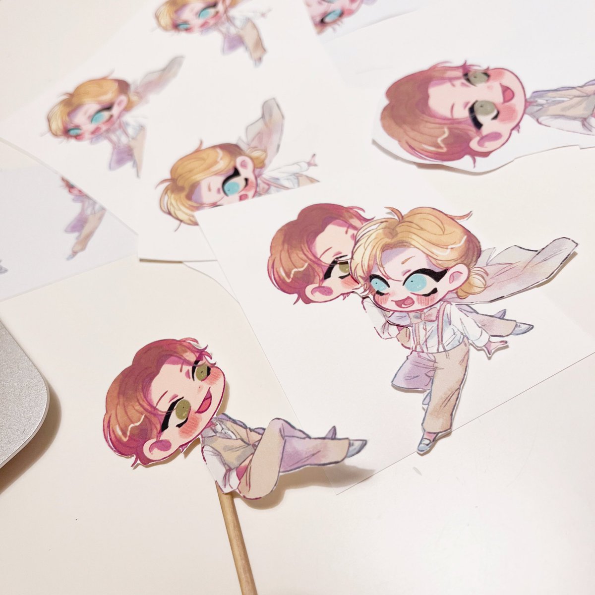 「最近絵を描いてないようで描いてるようで描いてないな 位置を悩んでた時のやつ〜」|苺＋15日爆発🎉のイラスト