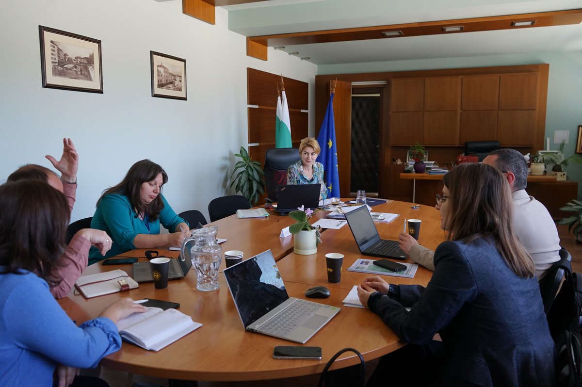 Soon, the first version of the EN-TRACK platform will be released. In the meanwhile, we continue collecting feedback from public building owners, one of EN-TRACK’s main user groups. 

Read about our latest activities in Bulgaria! 🇧🇬 
en-track.eu/updates-from-t…