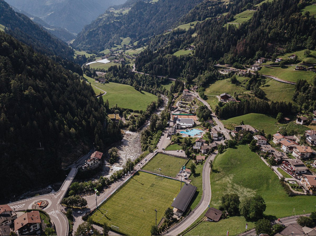 Kulübümüz geçen yaz olduğu gibi yine kamp için Güney Tirol'deki Passeiretral Vadisi'ne gidileceğini açıkladı:

* Günümüzde İtalya sınırlarında yer alan ve doğal güzellikleriyle bilinen Güney Tirol'de 6-16 Temmuz tarihleri arasında kalınacak ve iki hazırlık maçı oynanacak.