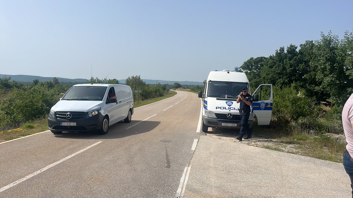 HGSS-ovci su uspjeli doći do olupine helikoptera za koju se sumnjalo da bi u njoj moglo biti treće tijelo, no nisu ga pronašli. Potraga se i dalje nastavlja. Neslužbeno, olupina bi danas trebala bit izvađena iz kanjona. #N1info <a href="/N1Hrvatska/">N1 Hrvatska</a>