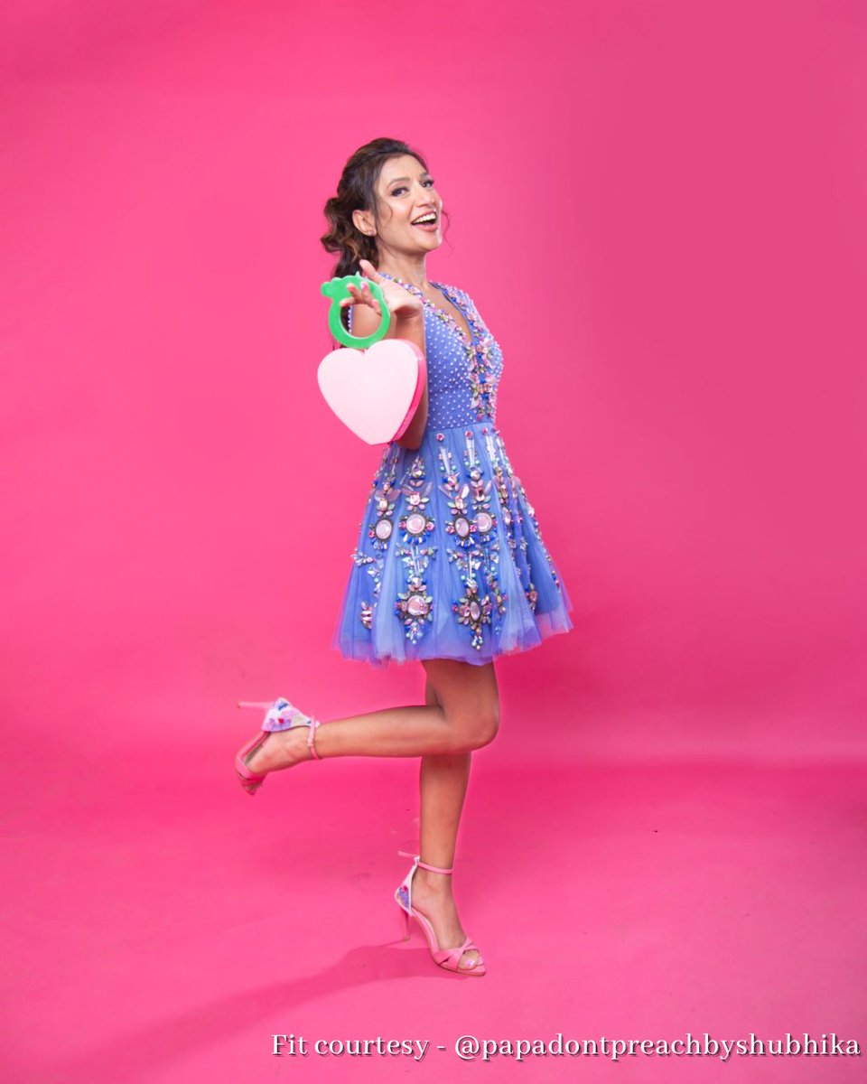 maliniagarwal's tweet photo. Channeling my inner Emily in Paris at our fabulous Tanqueray brunch with this fashion-forward ensemble!🗼 Totally in love with this gorgeous embellished dream of a dress by Papa don’t preach by Shubhika 
New fashion level unlocked! 💗🌸🍸
#MaliniAt #MaliniSpottedIn #instapic https://t.co/rjIvQ0r5Sz