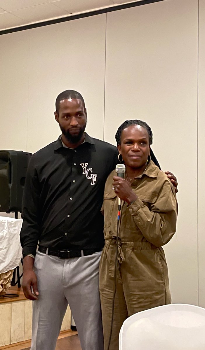 alastanford's tweet image. Two #Philadelphia @CNNHeroes in two years🔥🔥Great to reconnect @YoungChances in #SouthPhilly Stopping #Poverty Social &amp;amp; Round Table discussion. The children’s questions were so insightful. @SenTonyWilliams appreciate what you do for #PA #Philly #dralastanford #MyCultureMyCare