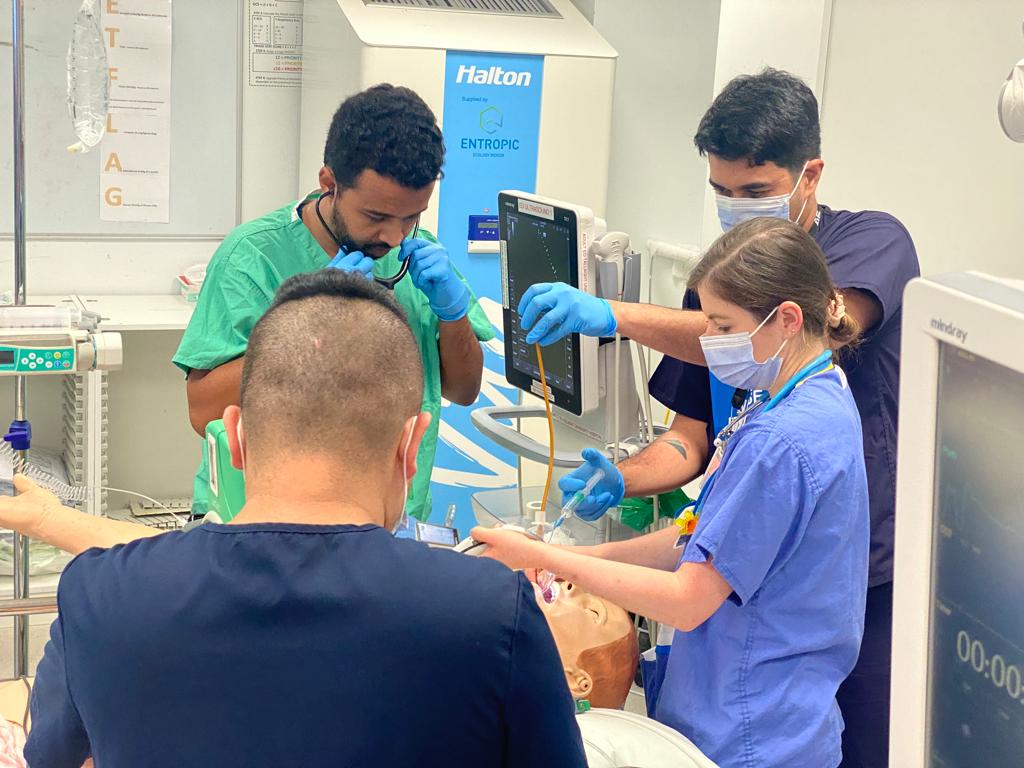 Excellent leadership & teamwork at our #MDT in situ #simulation training on recognition of oesophageal intubation Confirmation with sustained ETC02 waveform is gold standard, clinical tests are unreliable. Reviewing the latest evidence, PUMA guidelines & CRM check & double check!