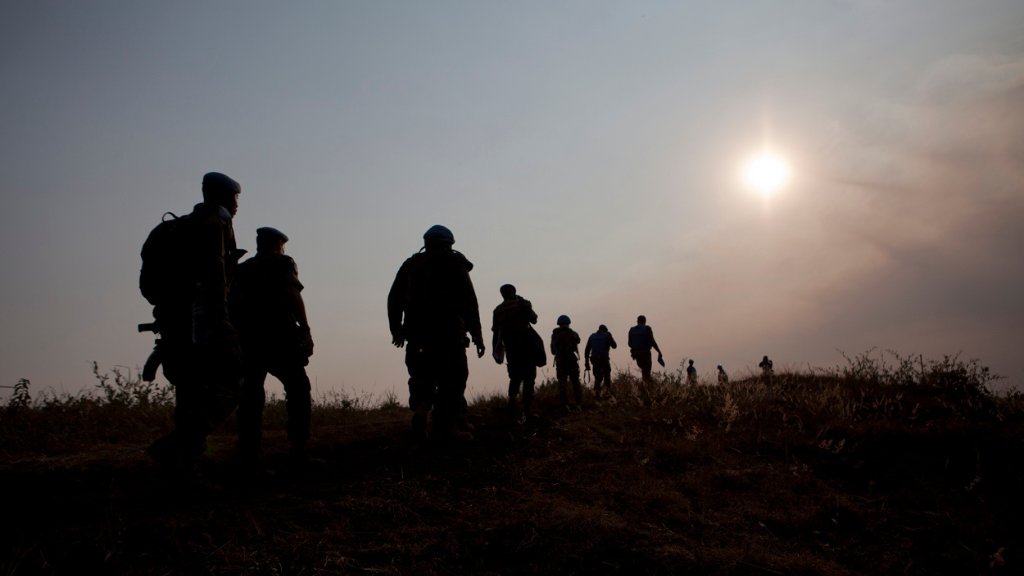 I höstas gick rebellgruppen #M23 i östra #Kongo-Kinshasa med på en vapenvila, men den bröts snabbt. Nu skickar ytterligare afrikanska länder trupper till området – och flera sakkunniga befarar en intensifiering av konflikten. fuf.se/magasin/rebell… #utvpol #DRC