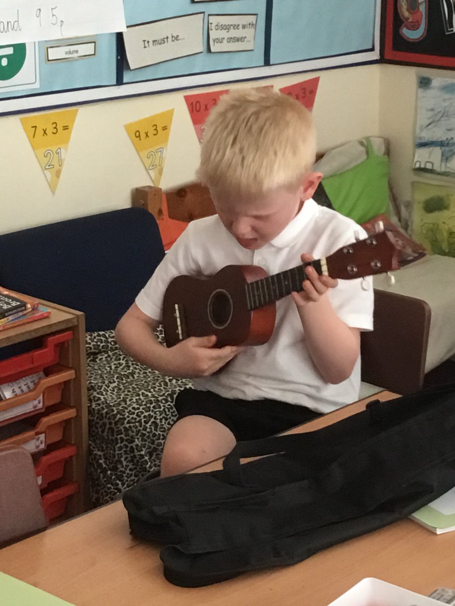 MrKirkTeach's tweet image. Using non-musical symbols to create a rhythm. Ukuleles in action!🎵 @StThomasBoston #Performing #Experimenting #Expressing