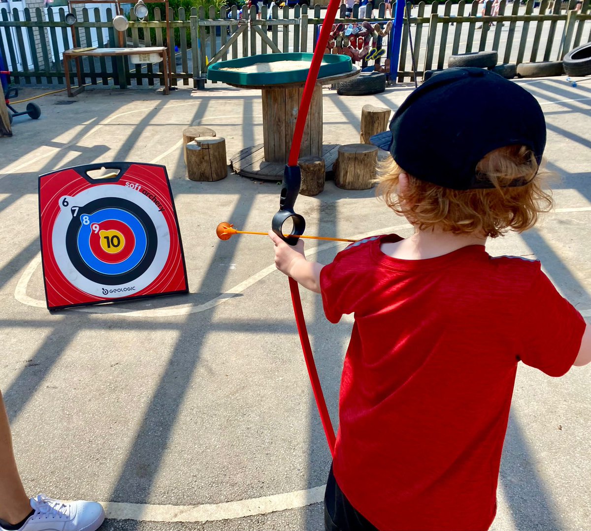 JamesBrindleyPS's tweet photo. Reception enjoying a game of archery in the sunshine! ☀️🎯 #DevelopingNewSkills #SportsWeek2023 https://t.co/oIohmpc7nb