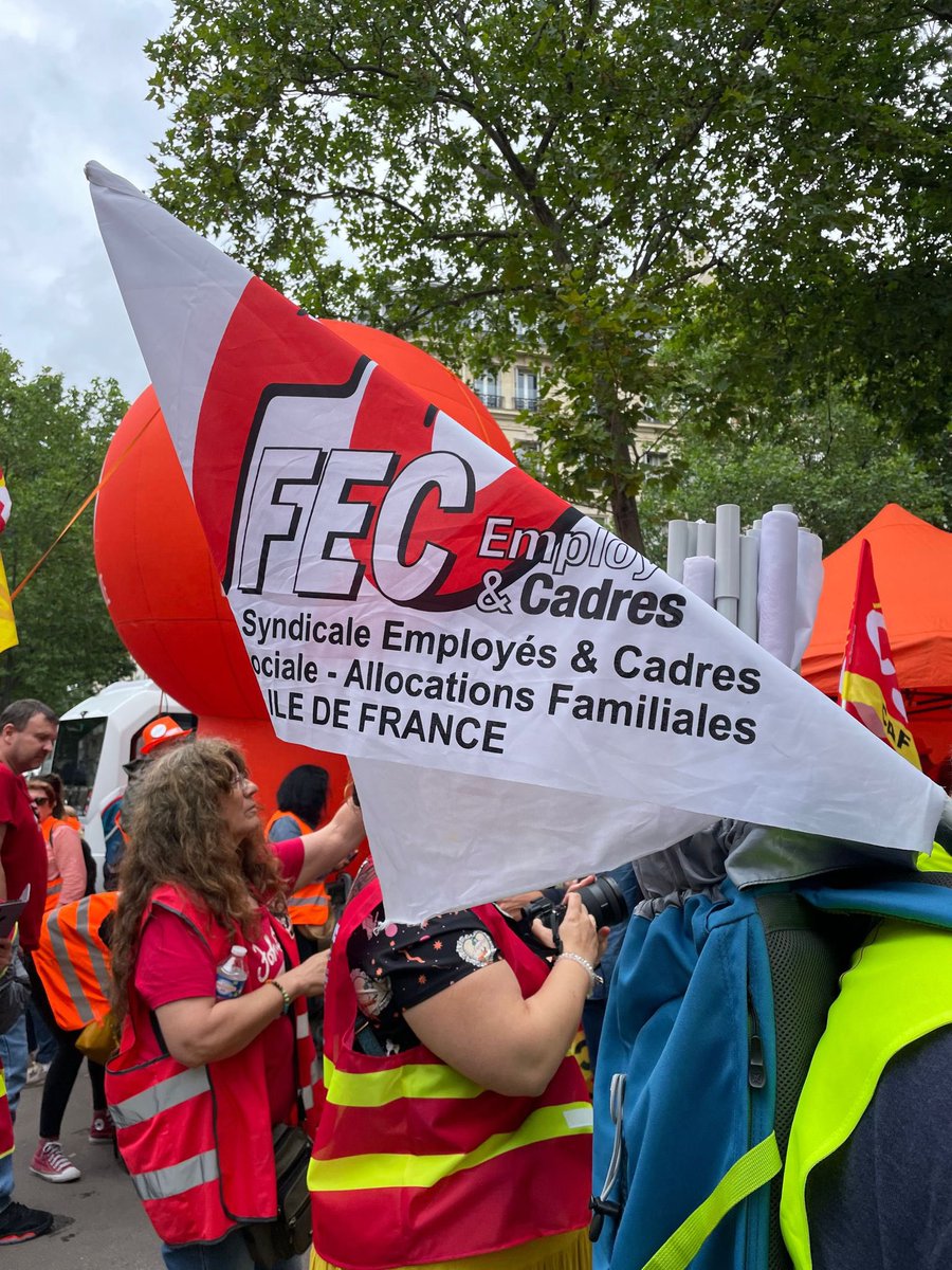 La sécurité sociale demande depuis des années la revalorisation du point de compétence. L’inflation grimpe, pas le point.  <a href="/Sante_Gouv/">Ministère de la Santé</a> les agents et syndicats de la France entière sont rassemblés pour une rencontre