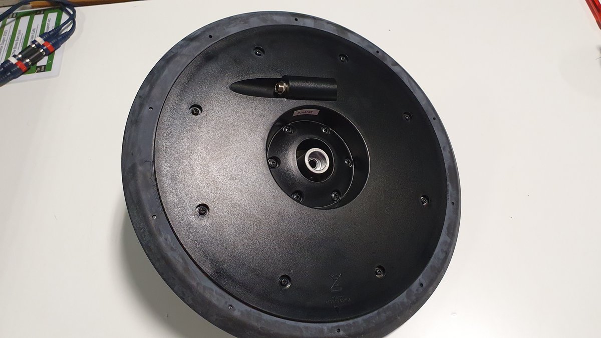 JailhousePodium's tweet photo. Gevonden bij het JAC: een digitale hi-hat (alleen de top) van het merk Roland. Van wie? https://t.co/4PMpDZcDb1