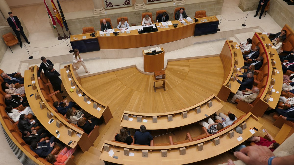 LaRiojaPP's tweet photo. 🏛️Hoy se ha constituido el Parlamento de La Rioja, quedando inaugurada la XI Legislatura.  

👏Enhorabuena a la nueva Presidenta de la Cámara regional, @marta_fcg, al resto de miembros de la Mesa, así como a todos los diputados que han tomado posesión de su acta. https://t.co/ESfCRKLV3T