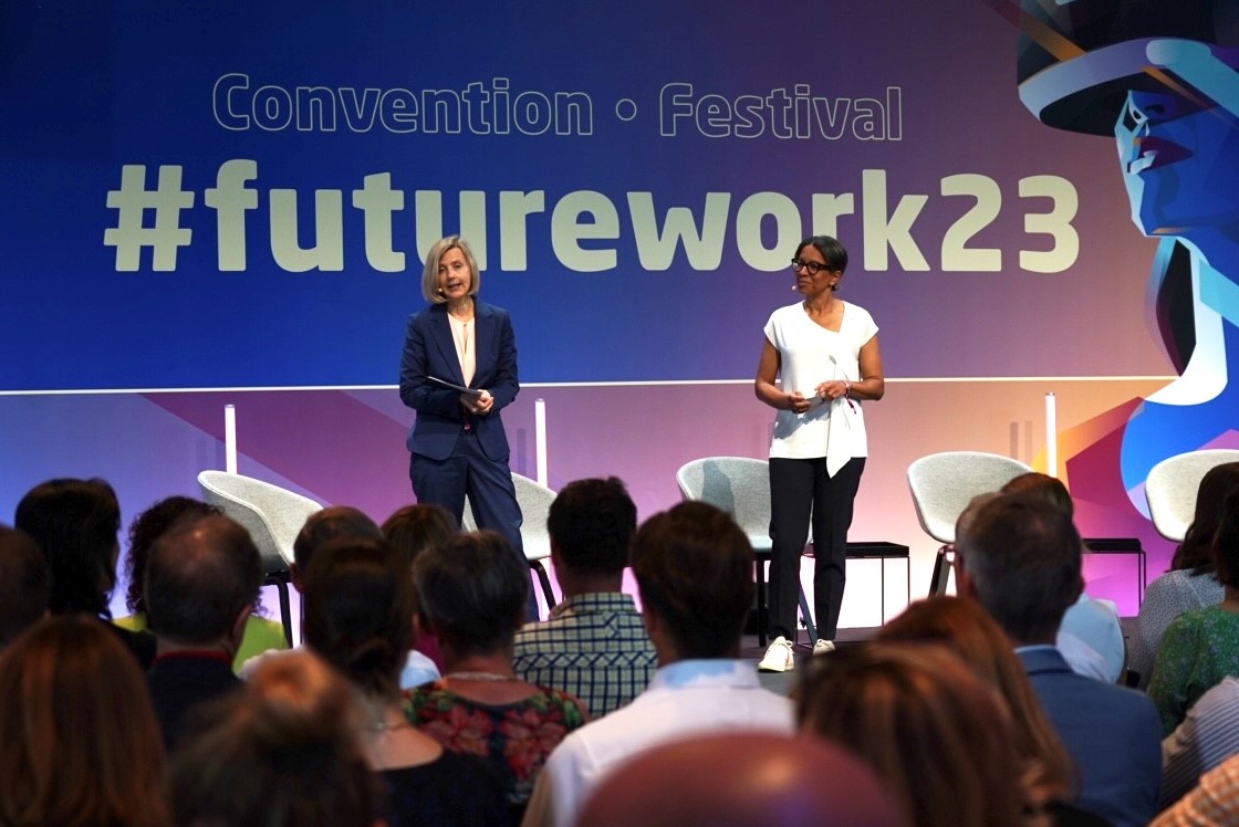 MicrosoftDE's tweet photo. Hallo #futurework23! In verschiedenen Vorträgen geht es heute darum, wie #KI die Arbeitswelt verändert. Unsere CEO @MarianneJanik hat das Event heute morgen gemeinsam mit Janina Kugel, Senior Advisor &amp; Ko-Vorsitzende des @DieBDA eröffnet. https://t.co/YbFUsNeNEF