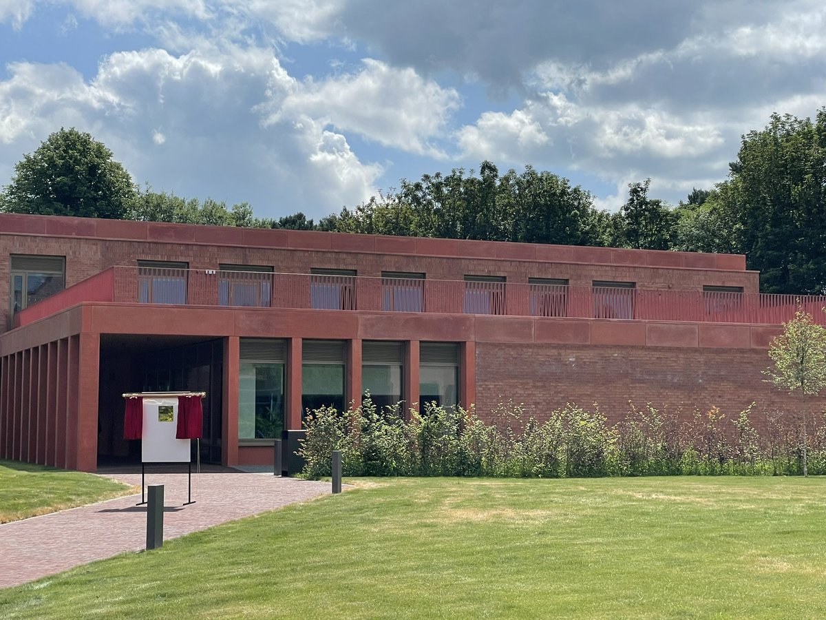 With <a href="/MatthewOToole2/">Matthew O'Toole</a>, had a great meeting with US Special Envoy NI <a href="/joekennedy/">Joe Kennedy III</a> about shared priorities. Skills, childcare &amp; North / South potential are the keys to unlocking the economy &amp; prosperity. We were at QUB for official opening of the impressive new School of Management