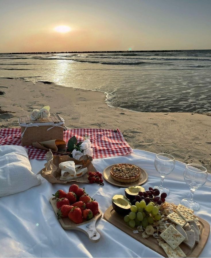 OfficialPLT's tweet photo. dreaming of picnics by the sea 🌊 https://t.co/n6JZSFSQKa