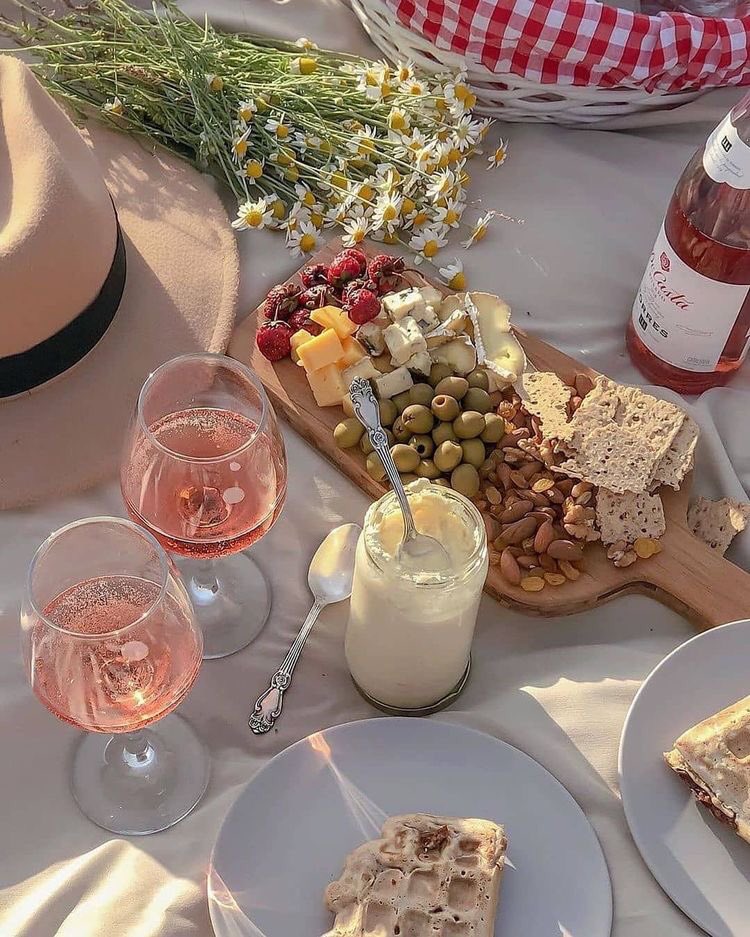 OfficialPLT's tweet photo. dreaming of picnics by the sea 🌊 https://t.co/n6JZSFSQKa