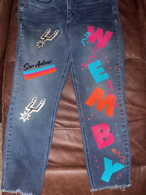 Guys, my mom is so cute 😭 she sent me a picture this morning of the pants she decorated to wear to the watch party tonight. How adorable is this?? #GoSpursGo #PorVida