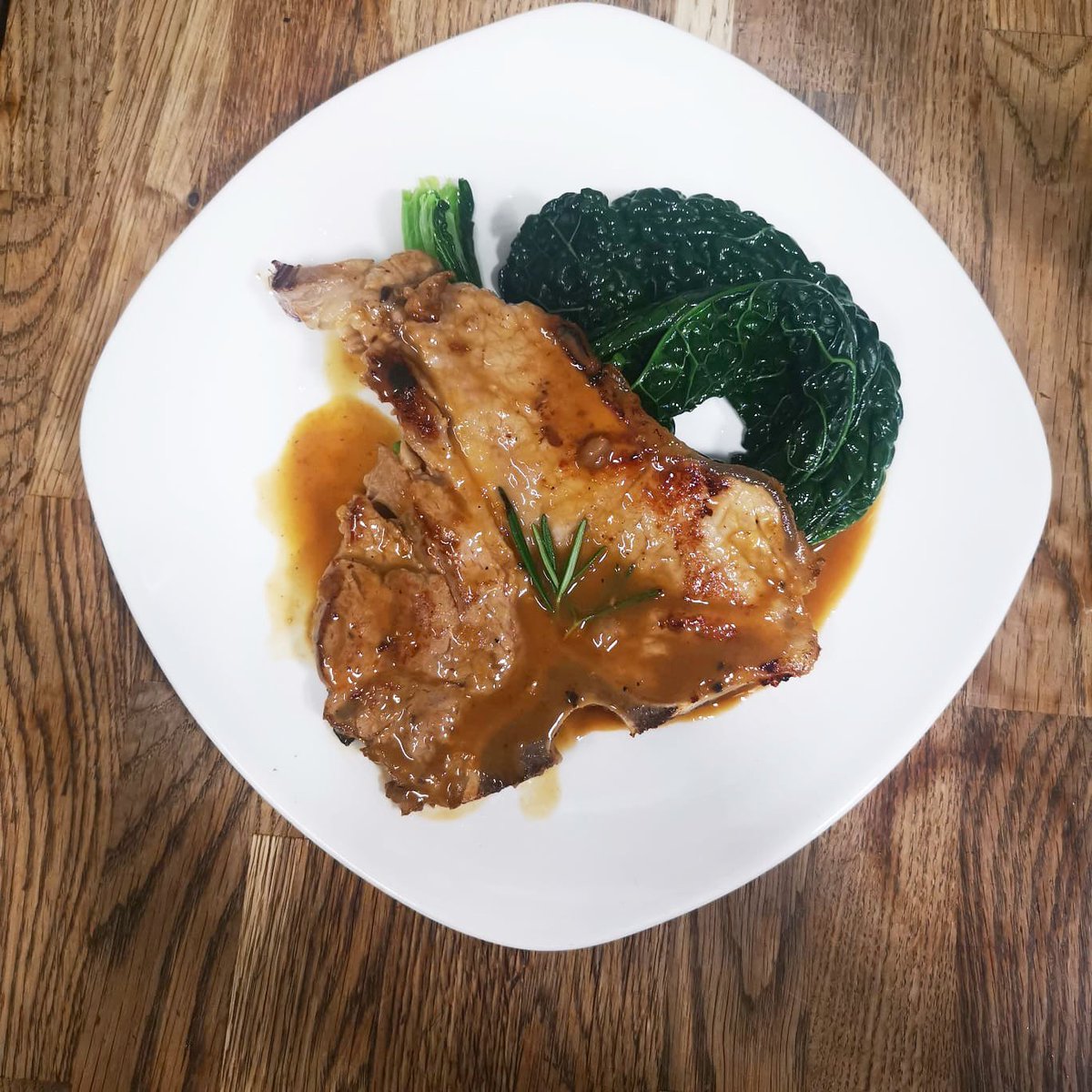 Pan-fried veal chop with lemon sauce and cavolo nero.

#simplydelicious #weeklyspecials #tasteofgoodingredients #eatlocal #eatitalian #lovelocal #leytonstoneloveslocal #leytonstonefood #vealchop #eastlondonfoodies #londonrestaurants #moraitalianrestaurant #eatout #tastelondon