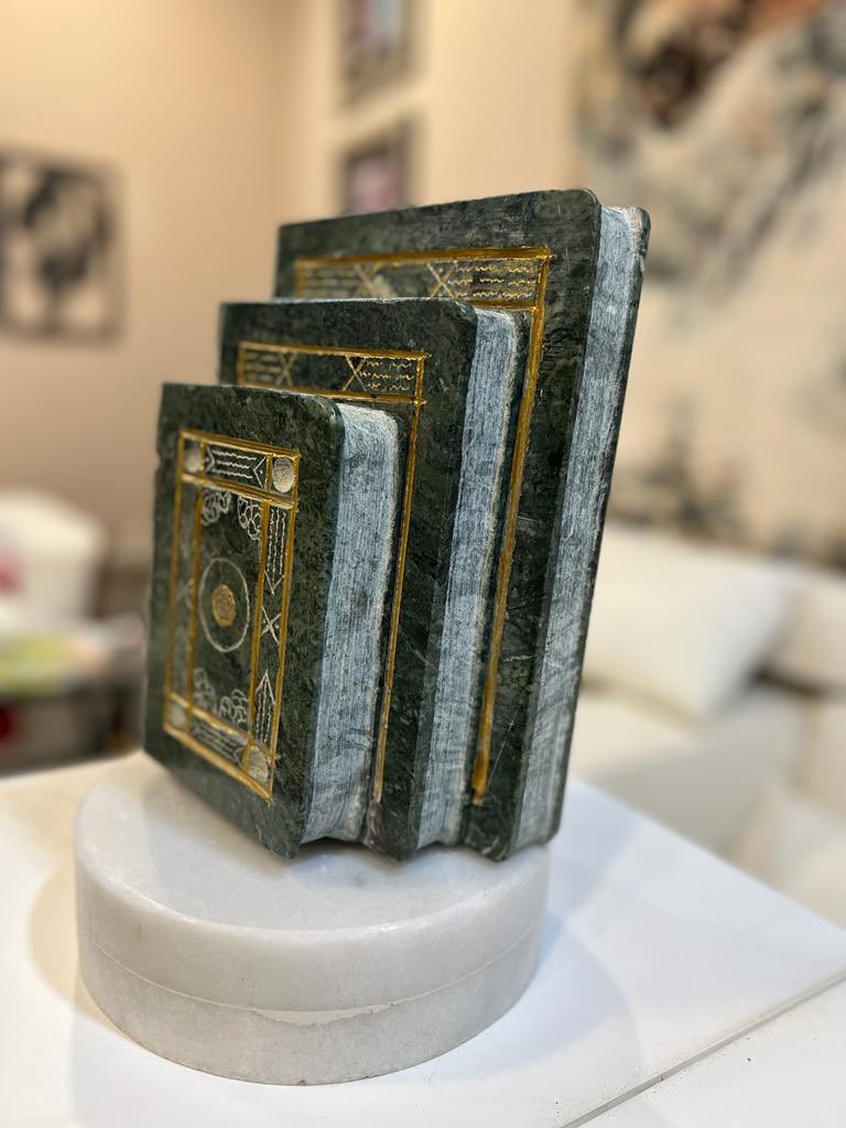 من مقتنيات مجموعتي؛
منحوتة جميلة للنحات السعودي خالد العنقري
 <a href="/alangarik/">khalid alangari</a> #فن #نحت #السعودية