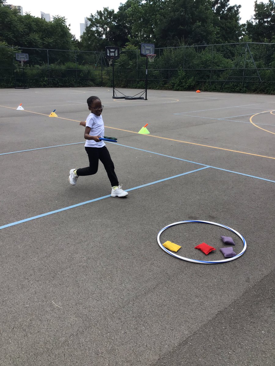 Discovery_Y2's tweet photo. Our year 2 sports team had a great afternoon at their multi sports competition. They enjoyed balancing a bean bag on a bag and travelling to a hoop 🏏 https://t.co/0yruwDkUso