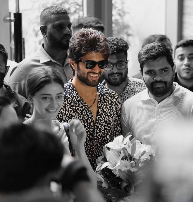 HourlyDVS's tweet photo. Throwback swag 

#VijayDeverakonda https://t.co/wOt4enbBKz