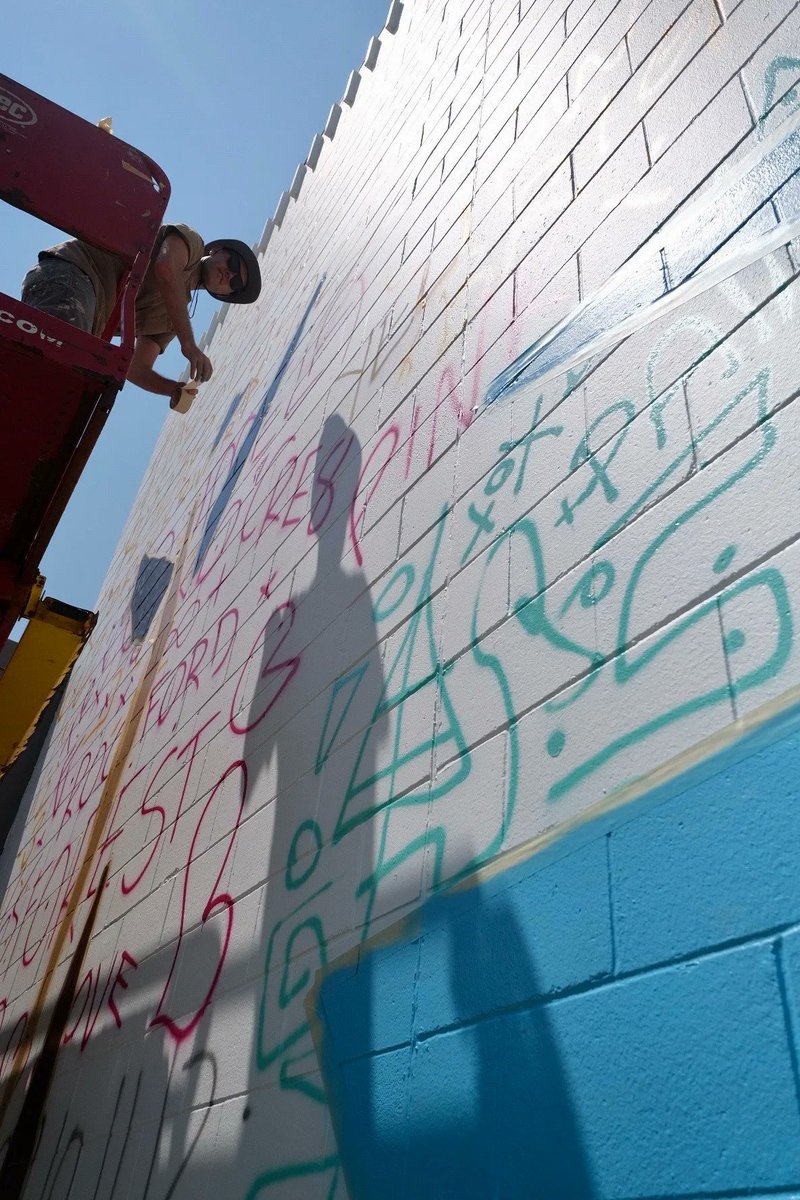 gorockford's tweet photo. 𝗝𝗲𝘀𝘀𝗲 𝗠𝗲𝗹𝗮𝗻𝘀𝗼𝗻, muralist, contemporary artist, graphic designer and new media creative, gives us a glimpse into his CRE8IV mural process from paper to wall. 🧡

🎨 JMEL Art &amp; Design
📍4618 E. State, Rockford, IL 

@GoodwillNIL #GoRockford #CRE8IV https://t.co/8rXQsMmQna